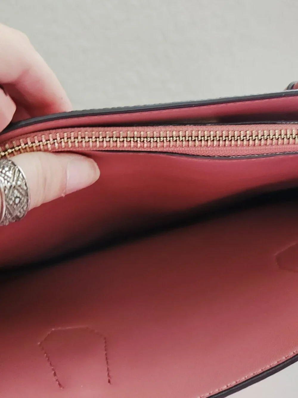 Like New Michael Kors Rose Leather Shoulder Bag Purse